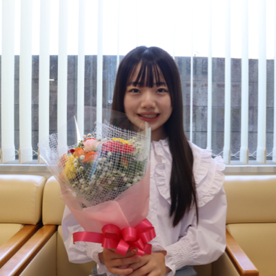 マウスピース矯正終了後の女性写真